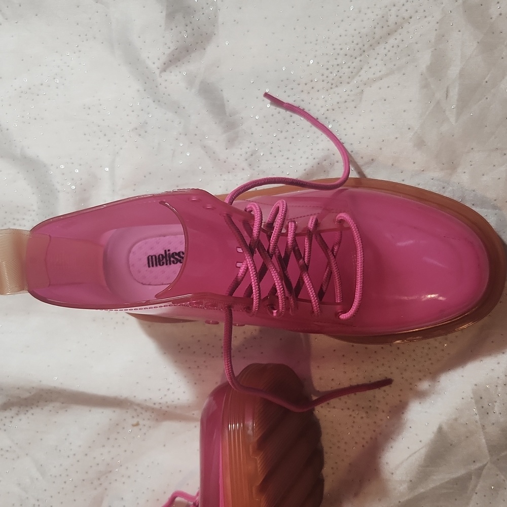 DONATING THIS WEEKEND IF NOT BOUGHT: Melissa boots size 7 for women - Picture 6 of 10